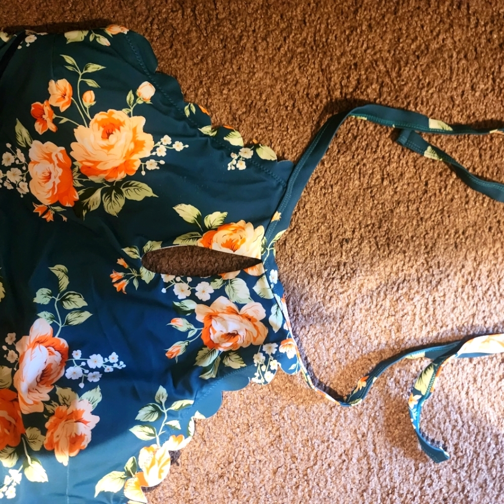 Cupshe bikini top - NEVER WORN